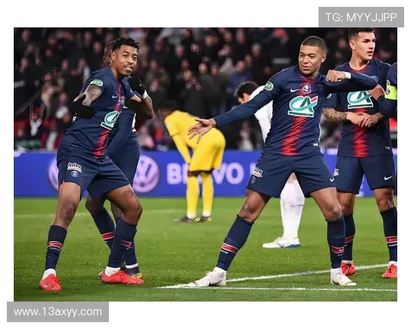 巴黎圣日耳曼缺少超级核心,近期整体配合是否更具团队特征,对赛季表现带来考验 巴黎圣日耳曼缺少超级核心,近期整体配合是否更具团队特征,对赛季表现带来考验