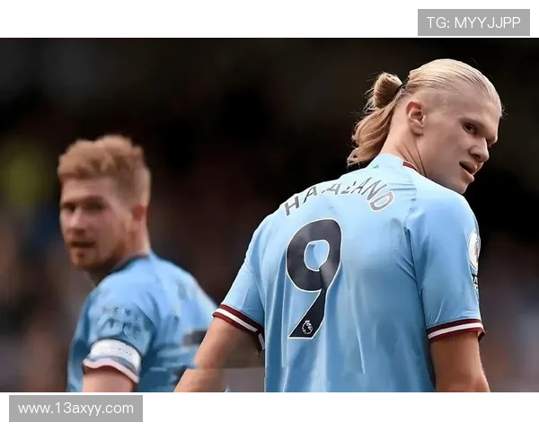 曼联关键比赛抗压能力不足：争冠形势受影响，稳定性面临考验