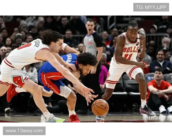 凯德·坎宁安突破创造多次得分机会，提升球队关键时刻进攻效率